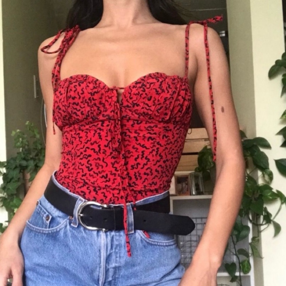 The Ana - Squiggle Red